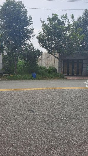 chủ ngộp cần ra gấp lô đất sổ sẵn ngay mặt tiền đường ne3 dt 150m2 ngay kcn mỹ phước 3 full thổ cư.