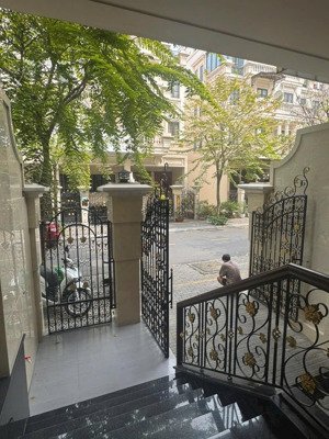 cho thuê nhà phố cityland park hills, p10, gò vấp. dt: 100m2, nhà 1 hầm 4 lầu, có máy lạnh.