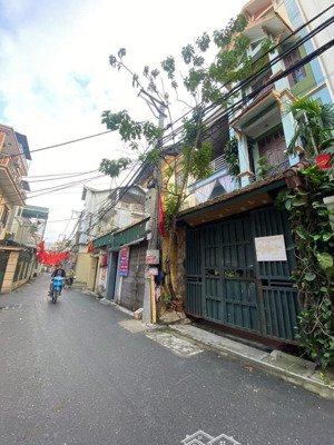 bán nhà dân xây ô tô tránh ngay gần vườn hoa ngọc lâm 70m 4tầng-kinh doanh- ngõ thông