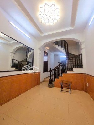 bán nhà thuỵ khuê -33m -5 tầng -giá chào 8,25 tỉ -dân xây -2 thoáng - cách phố chỉ 10m