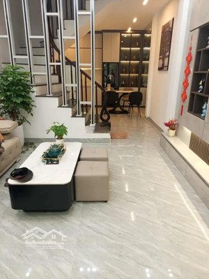 bán nhanh phân lô xuân thuỷ, 20m ra oto, 42m2, 4 tầng, 4m mt, giá 10,6 tỷ