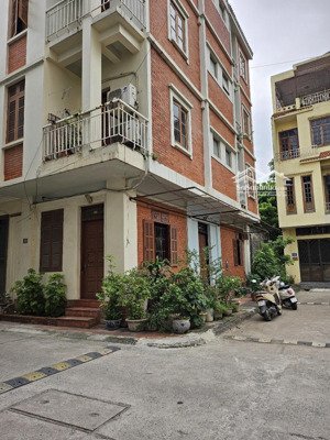 tôi cần bán nhà ngõ 38 lê trọng tấn - hà đông.
dt: 48m - 4 tầng.
nhà 2 mặt tiền, oto đỗ thoải mái.