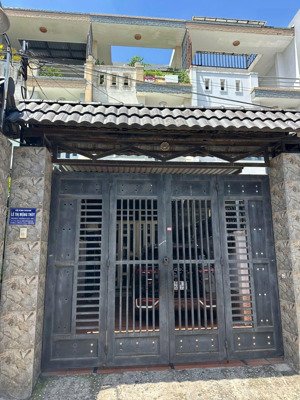 nhà 3 lầu đường thông hoàn công gần nhà thờ dĩ an giá 4 tỷ 850 triệu tl