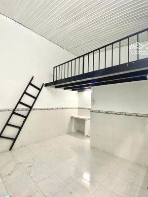 phòng trọ gác cao, cực thoáng nằm tại đường hàng tre quận 9