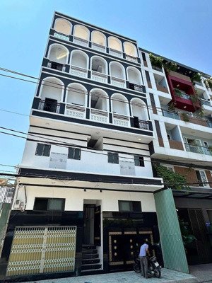 tòa nhà hầm+5 tầng-32 chdv gần lê trọng tấn. dt: 8,6x32m. chỉ 31,5 tỷ