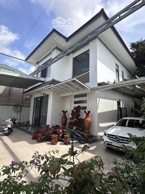 chính chủ bán nhà sổ sẵn thủ dầu một ngang 15m hiếm, hồ cá koi, cạnh bigc chỉ 7 tỷ, bank hỗ trợ