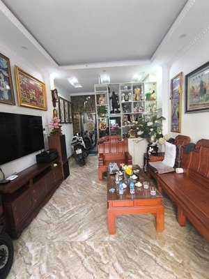 bán nhà ngọc thụy gần công viên - gần chợ - ô tô thông - 7 tầng - thang máy - 38m2 - giá 12 triệu.