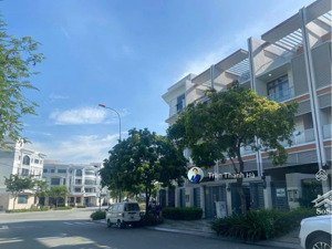 cho thuê nguyên căn 5x22m, hầm 4 tầng có thang máy, full máy lạnh, giá 30 triệu - vạn phúc city