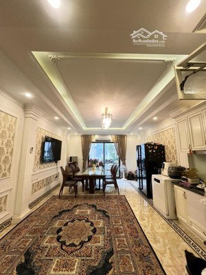 bán nhà hoàng hoa thám, 3 gác tránh trước cửa, thang máy nhập khẩu, vị trí đẹp gần phố, 0 quy hoạch