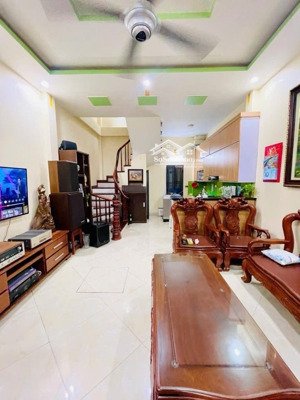 - kim hoa 41/45m, 5 tầng, mặt tiền 4.6m, 9.95 tỷ đống đa