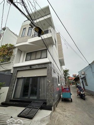 bán nhà 4 tầng 2 mặt tiền, sát him lam, cách hoàng trọng mậu 30m, nở hậu.