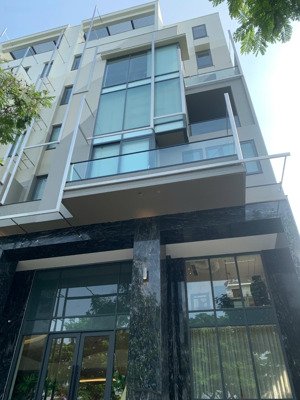 toà nhà hầm + 4 tầng 8x25m hđt: 120tr/th - nguyễn văn hưởng - thảo điền