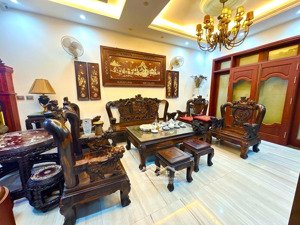 bán nhà phố hoàng hoa thám. dt 73 m2 - 4 tầng - mt 6m - chỉ 18,5 tỷ - lh: 