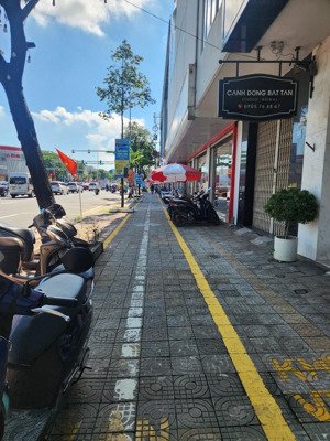 80m2, ngay ngã 4, mặt bằng 4 tầng cho thuê, kinh doanh đa ngành nghề chỉ 18.2 điện biên phủ.