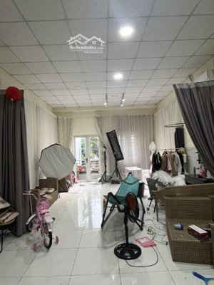 nhà trệt lầu 150m2 mặt tiền nguyễn hữu cảnh gần cụm trường học