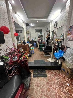 văn chương, lô góc, cách 1 nhà ra ôtô tránh, 30m ra mặt hồ 35m2*6t 3,5m mt giá 8,5 tỷ