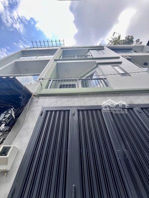 bán nhà ngay trường đại học công thương quận tân phú