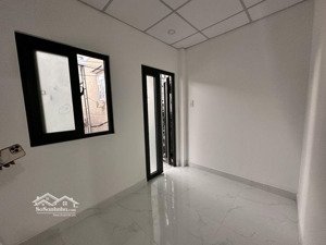 nhỉnh 1 tỷ nhà đẹp đường số tân quy,quận 7,dt 20m,2pn,shr hoàn công