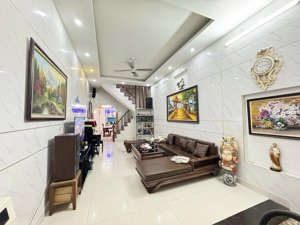 lô góc xuân thuỷ, ô tô đỗ 10m, ngõ thông kinh doanh, hiếm nhà bán, trường nhà 3m, vinfast 3 đỗ cửa