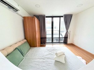 cho thuê căn phòng tách bếp ban công thoáng mát cửa sổ lớn bv 24/7 tại nguyễn gia trí lh 