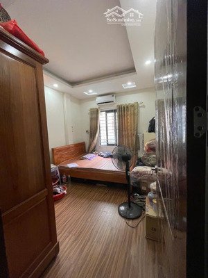 chính chủ cần bán gấp nhà 4 tầng full nội thất tại trung tâm từ liêm giá chỉ 5.x tỷ sổ đỏ trao tay