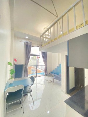 trống sẵn căn duplex ban công như hình, phòng mới sạch sẽ giá tốt, ở được nhiều người nữa nè