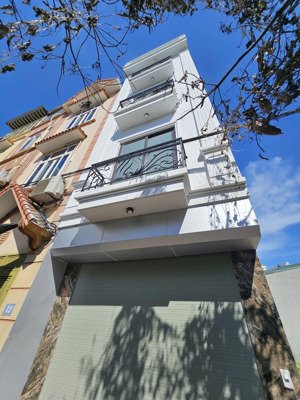 bán nhà đại tự - ô tô chạy thôngnhà mới 5 tầng - diện tích 46,5m trên sổnhà có thang máy