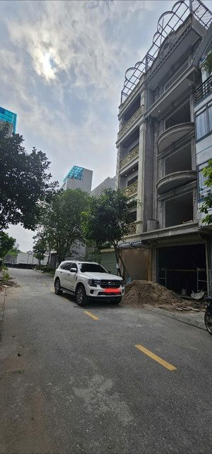 bán nhà phân lô vỉa hè ô tô tránh, 6 tầng thang máy thiết kế hiện đại.