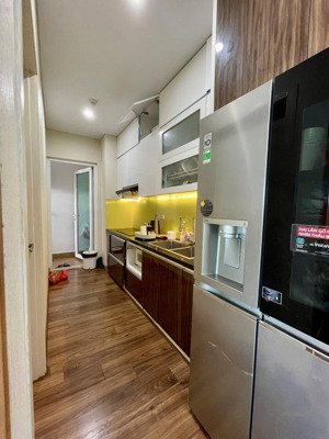 gia đình cần bán lại căn 3pn- 108m2 full nội thất--giá 5,4x tỷ--50,xtr/m2 tại b32 thăng long city