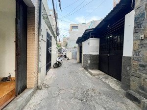 sau căn mt! bán nhà 4 tấm xe hơi tới nơi - dt 4x10m - gần chợ cây queó