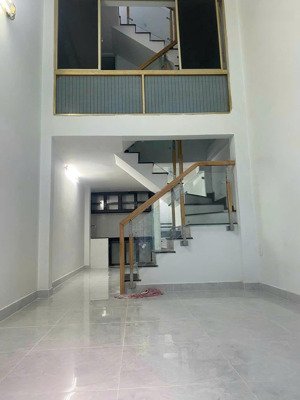 + trần hưng đạo 37 m2. 3 tầng .3 x 12.5 giá 5.99 tỷ tl phường 1 quận 5