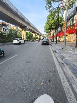 siêu phẩm mặt phố quang trung hà đông hà nội 40m c4, giá trên 16tỷ xíu . kinh doanh sầm uất ngày đê