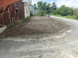 tôi cần bán gấp lô góc 2 mặt tiền xã phước thạnh củ chi , 150m2 , shr , công chứng ngay