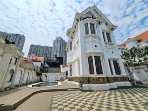 cho thuê villa nguyễn ư dĩ, thảo điền, 850m2, giá 5500usd, trệt, 2 lầu, hồ bơi, sv - ở, kd, vp,...