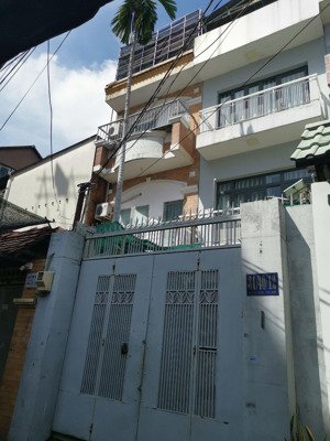 bán nhà 2 lầu 1 trệt 1 lửng. hơn 250m2 chính chủ sổ đỏ. hẻm lớn oto đỗ cửa