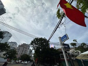 biệt thự sơn trà- đường nguyễn cao luyện. dt 300m2 ngang 12m. cách biển chỉ 200m. lvcc