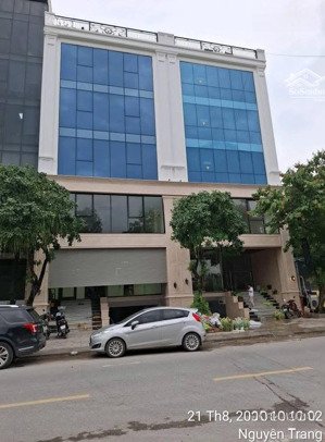 víp tây hồ - 10 tầng thang máy - mặt tiền rộng - vỉa hè rộng - ở hay làm văn phòng nét xuân la