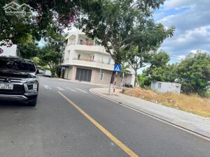 Bán lô đất Vip trong kdt VCN Phước Long