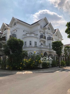 bán biệt thự góc 2 mặt tiền khu cityland garden phường 5, dt: 9,7 x 21 nhà có thang máy