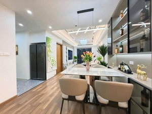 hiếm căn 2n tòa taseco n03t2 ban công đông nam nhìn về hồ tây, sẵn sổ, full nội thất, cửa hướng tây