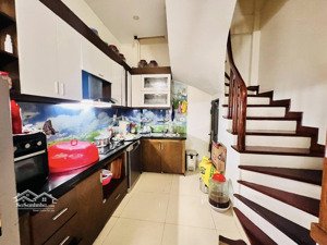 cần bán nhà 5 tầng x 35m giá 6.8 tỷ ngõ cực nông, 5 ngủ, 2 thoáng, hữu hưng, nam từ liêm