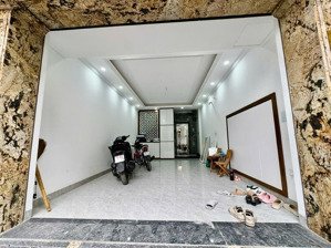 tôi cần bán nhà phân lô hồ tùng mậu, 7 tầng thang máy,có gara ô tô,đầy đủ nội thất giá 16tỷ