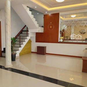 chính chủ bán trệt lầu sát làng dhqg. cách tô vĩnh diện 100m. đường 8m cách thủ đức 10 phút. dt 75m