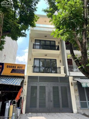 Hot! Nhà mặt tiền Đặng Thùy Trâm, hầm rộng – giá thuê tốt