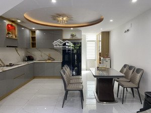 chính chủ chuyển công tác bán gấp nhà đẹp 3 tầng, đường 10.5m. thích hợp ở và kinh doanh