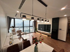 bán căn góc flc cầu giấy, dt 125m2, 3pn,sổ lâu dài, có slot ô tô, tầng trung đẹp,view thoáng mát