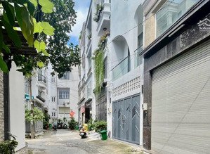 nhà đẹp, xách vali về ở luôn, 5x16m, 3 tầng, xe hơi đậu cửa, hàng xóm phú mỹ hưng chỉ 8.5 tỷ