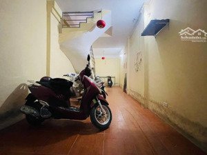 bán nhà dòng tiền.khương trung.37 m.9,8 tỷ .7 phòng khép kín cho thuê.