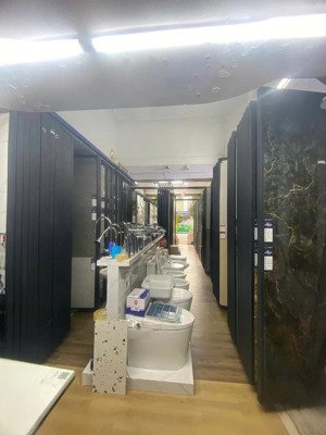 bán nhà mặt phố hoàng quốc việt đầu tư kinh doanh sinh lời. 53,7m-mt4m. 6 tầng ô chờ thang máy