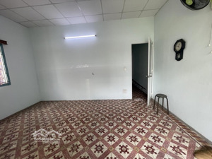 chỉ 12,8 tỷ. có nhà 2 tầng hxh nguyễn khoái p2 q4. ngang 6,5m dài 23m (nở hậu 7,4m)